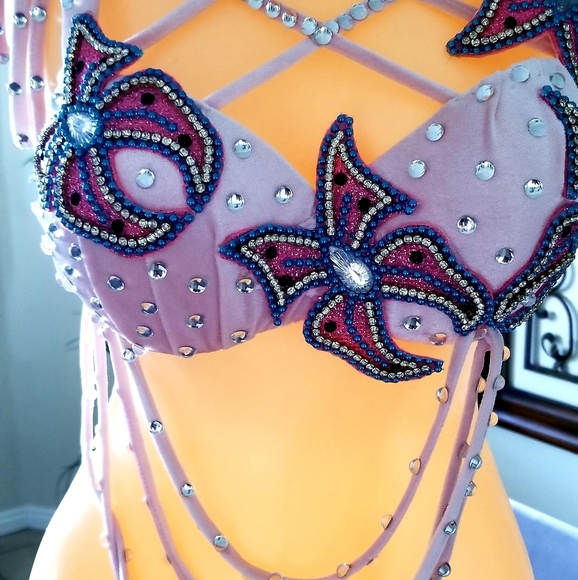 Beautiful Belly Dance Costume - Picture 3 of 17